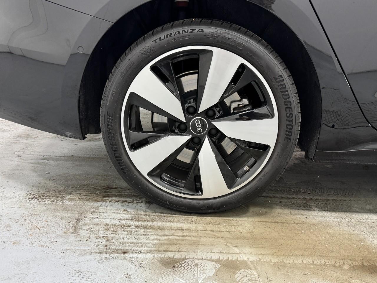 Audi A5 Vehicle Full-screen Gallery Image 5