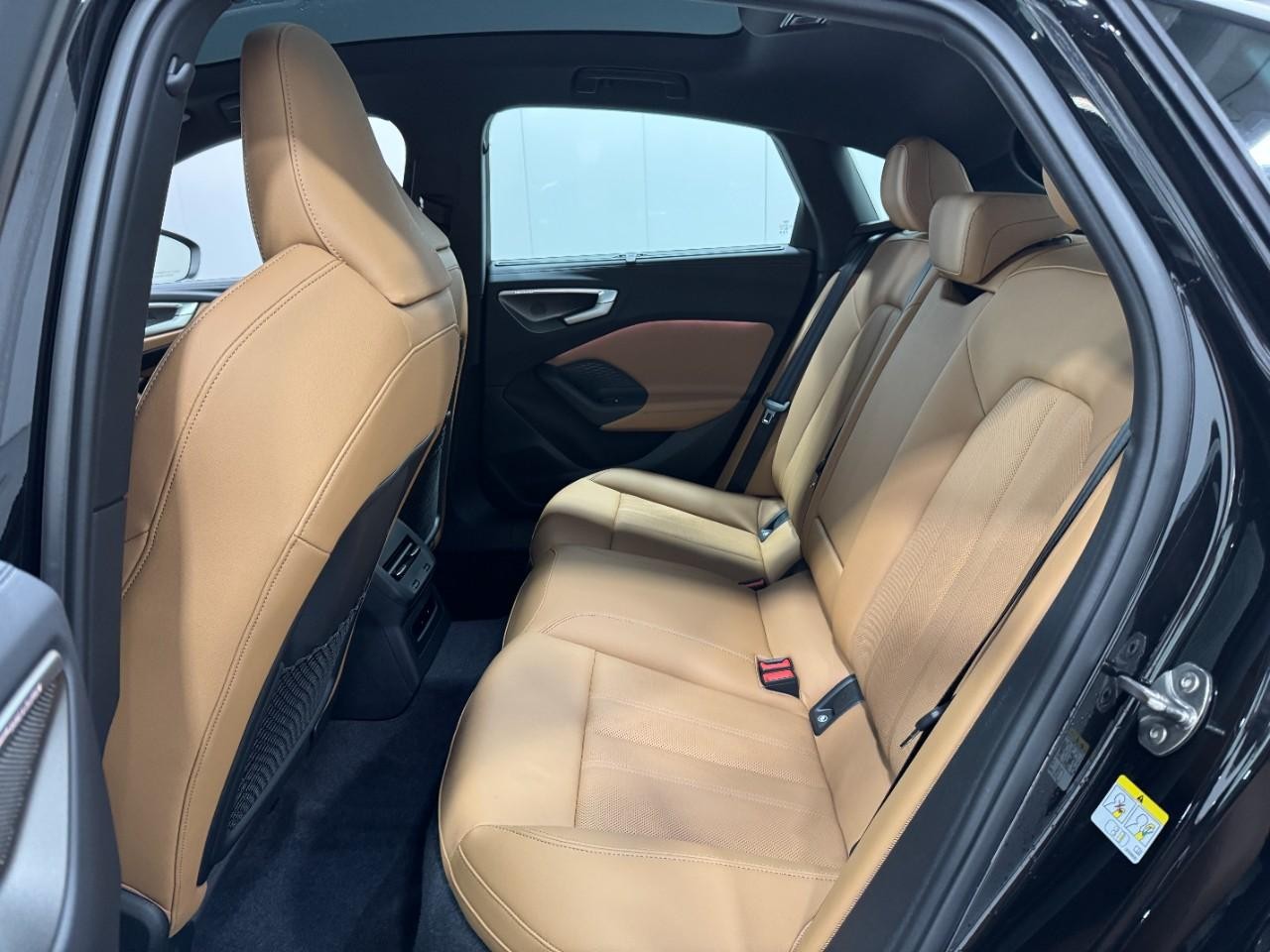 Audi A5 Vehicle Full-screen Gallery Image 8