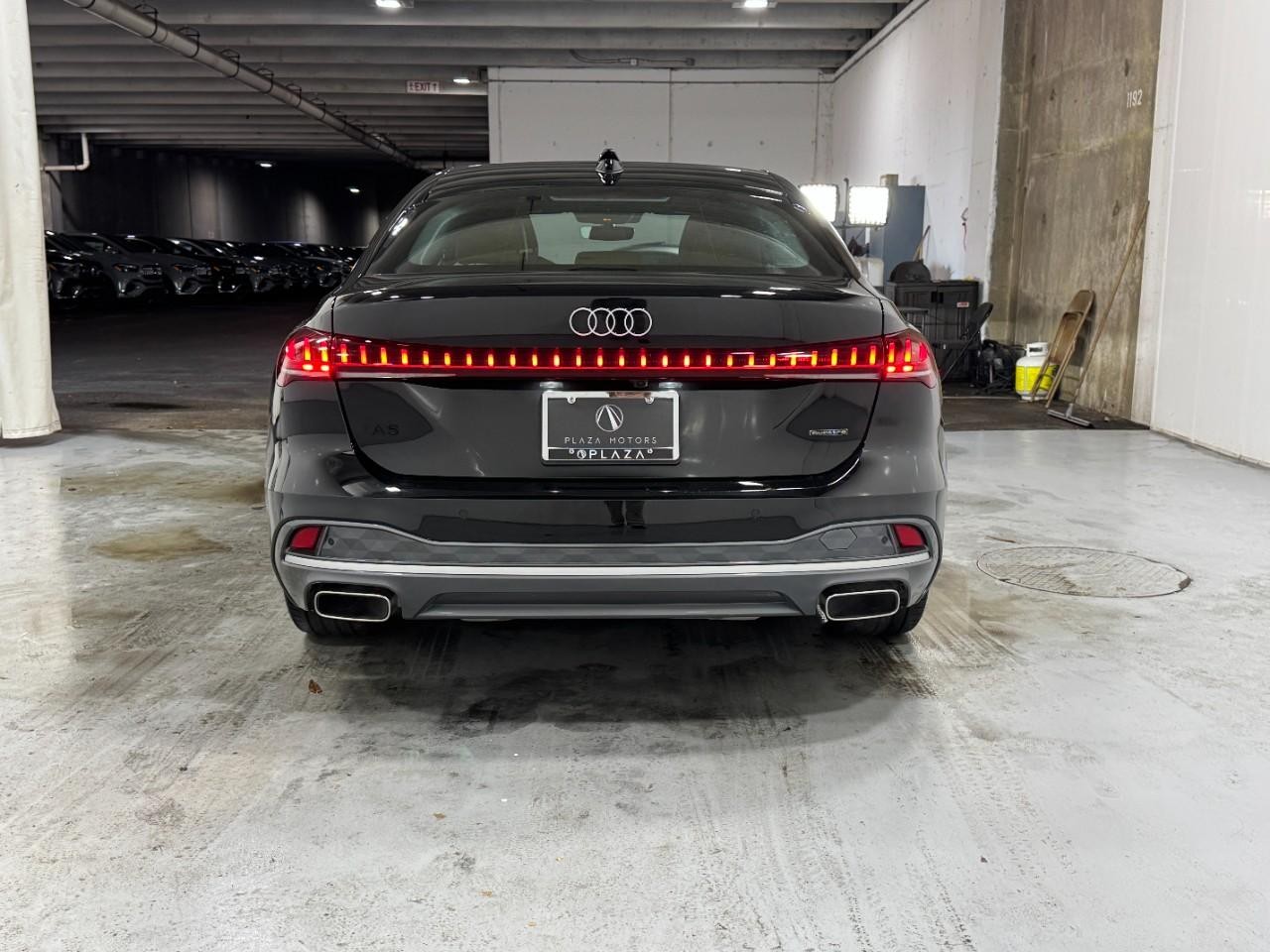 Audi A5 Vehicle Full-screen Gallery Image 9