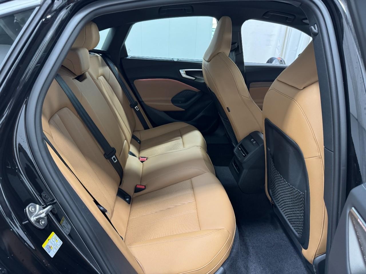 Audi A5 Vehicle Full-screen Gallery Image 10