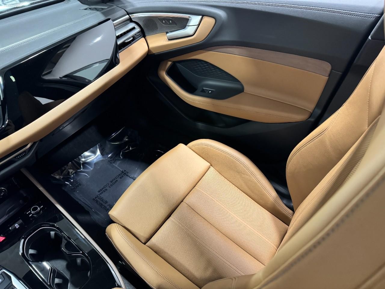 Audi A5 Vehicle Full-screen Gallery Image 17