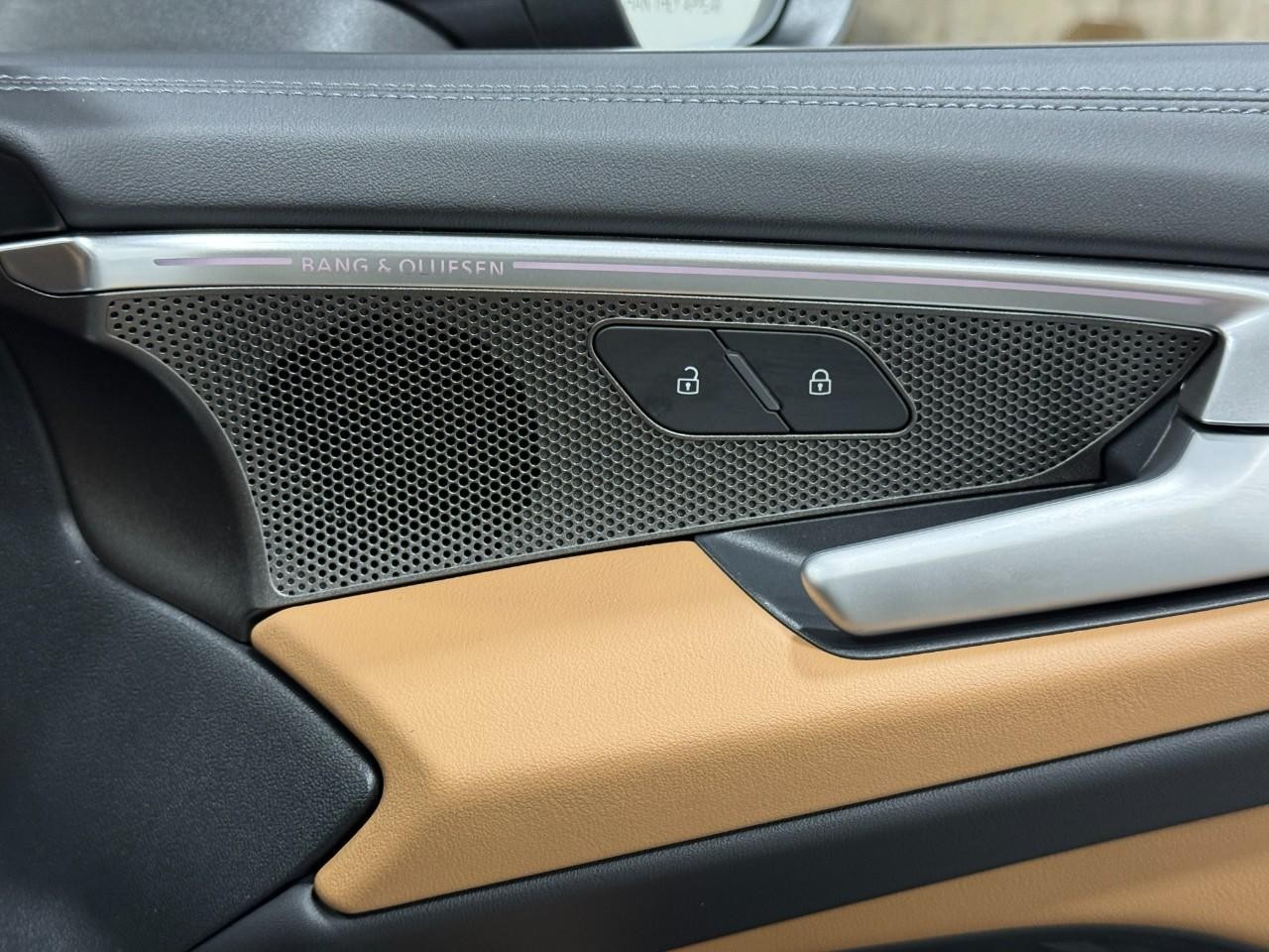 Audi A5 Vehicle Full-screen Gallery Image 21