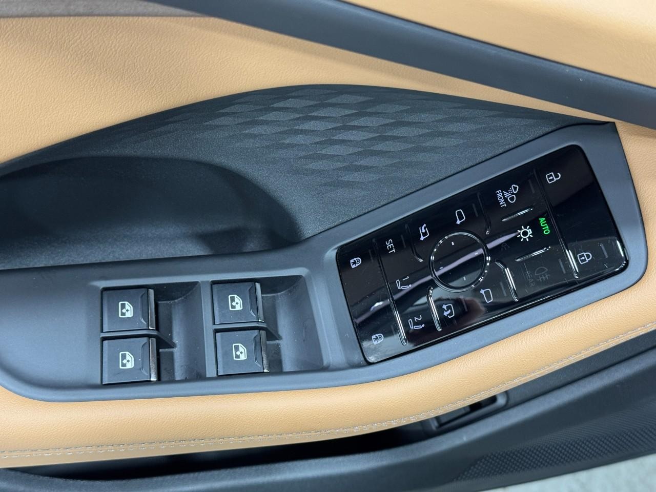 Audi A5 Vehicle Full-screen Gallery Image 24