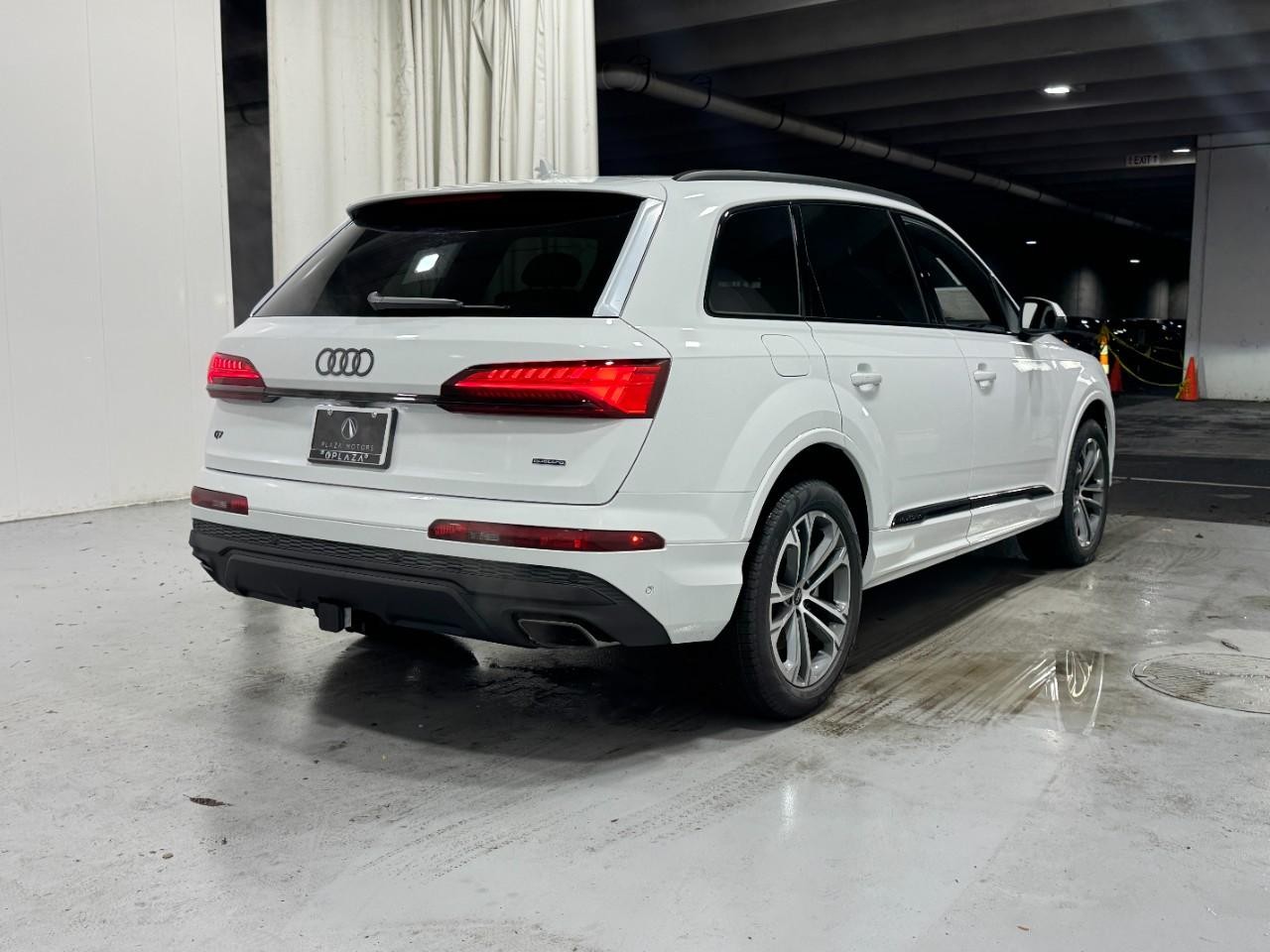 Audi Q7 Vehicle Full-screen Gallery Image 4