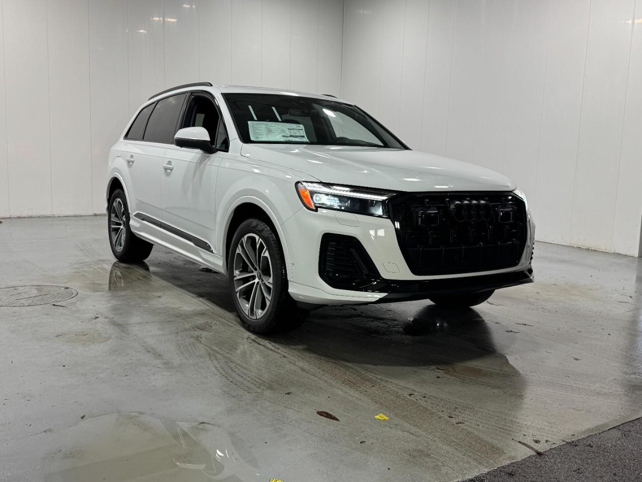 Audi Q7 Vehicle Full-screen Gallery Image 6