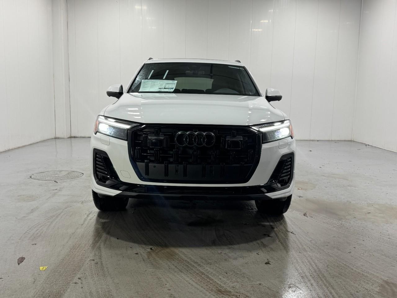 Audi Q7 Vehicle Full-screen Gallery Image 7