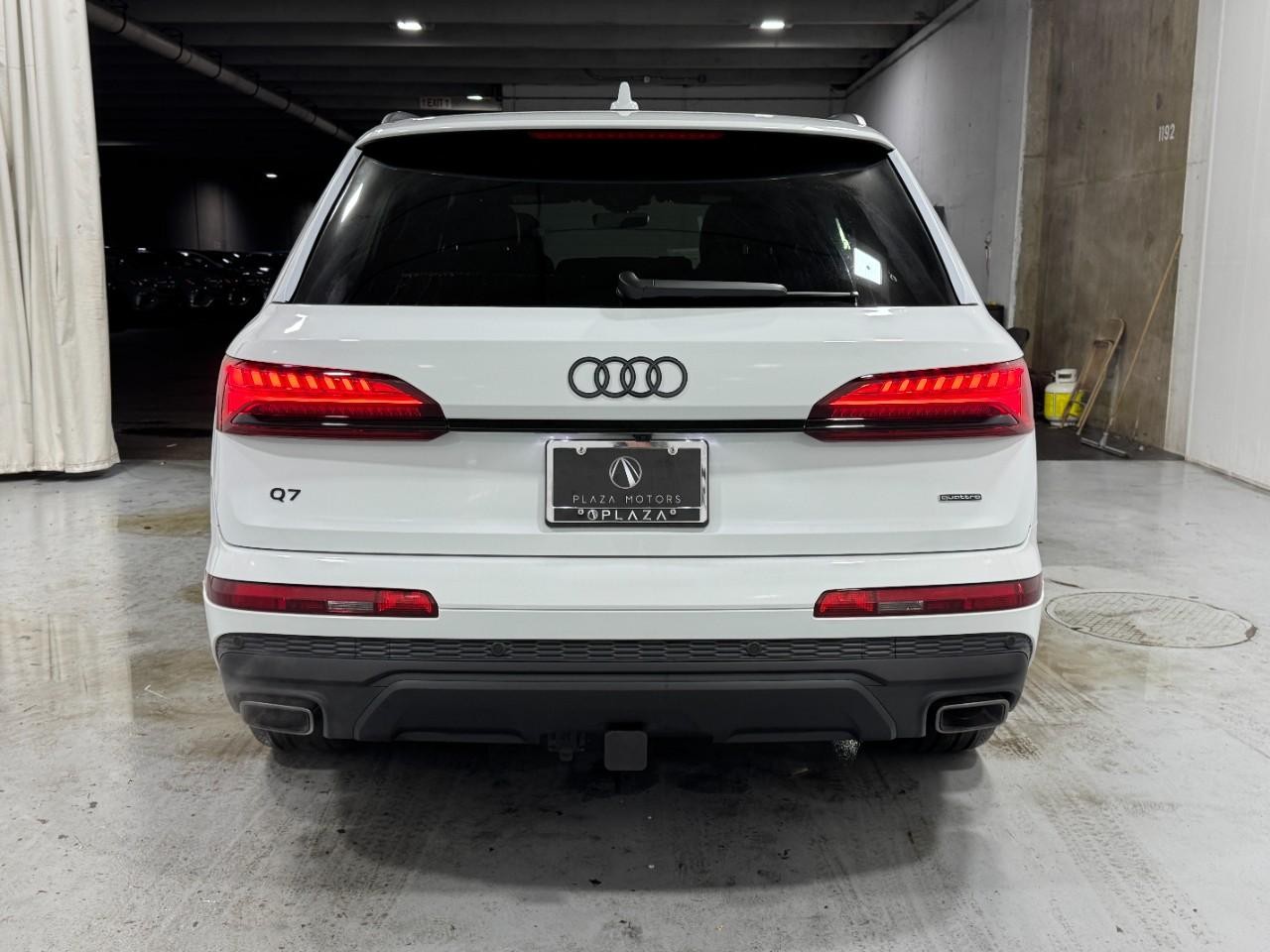 Audi Q7 Vehicle Full-screen Gallery Image 9
