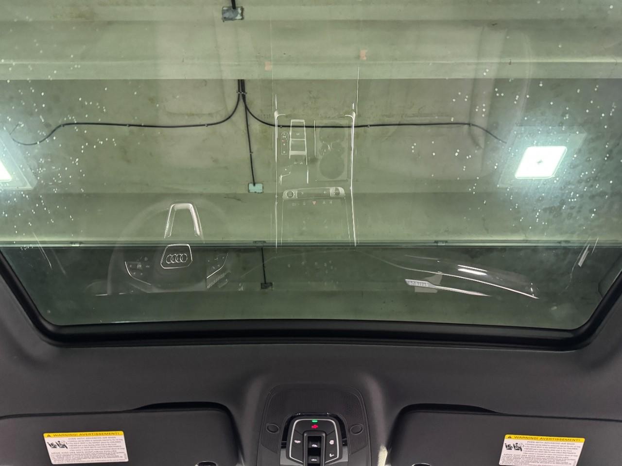 Audi Q7 Vehicle Full-screen Gallery Image 12