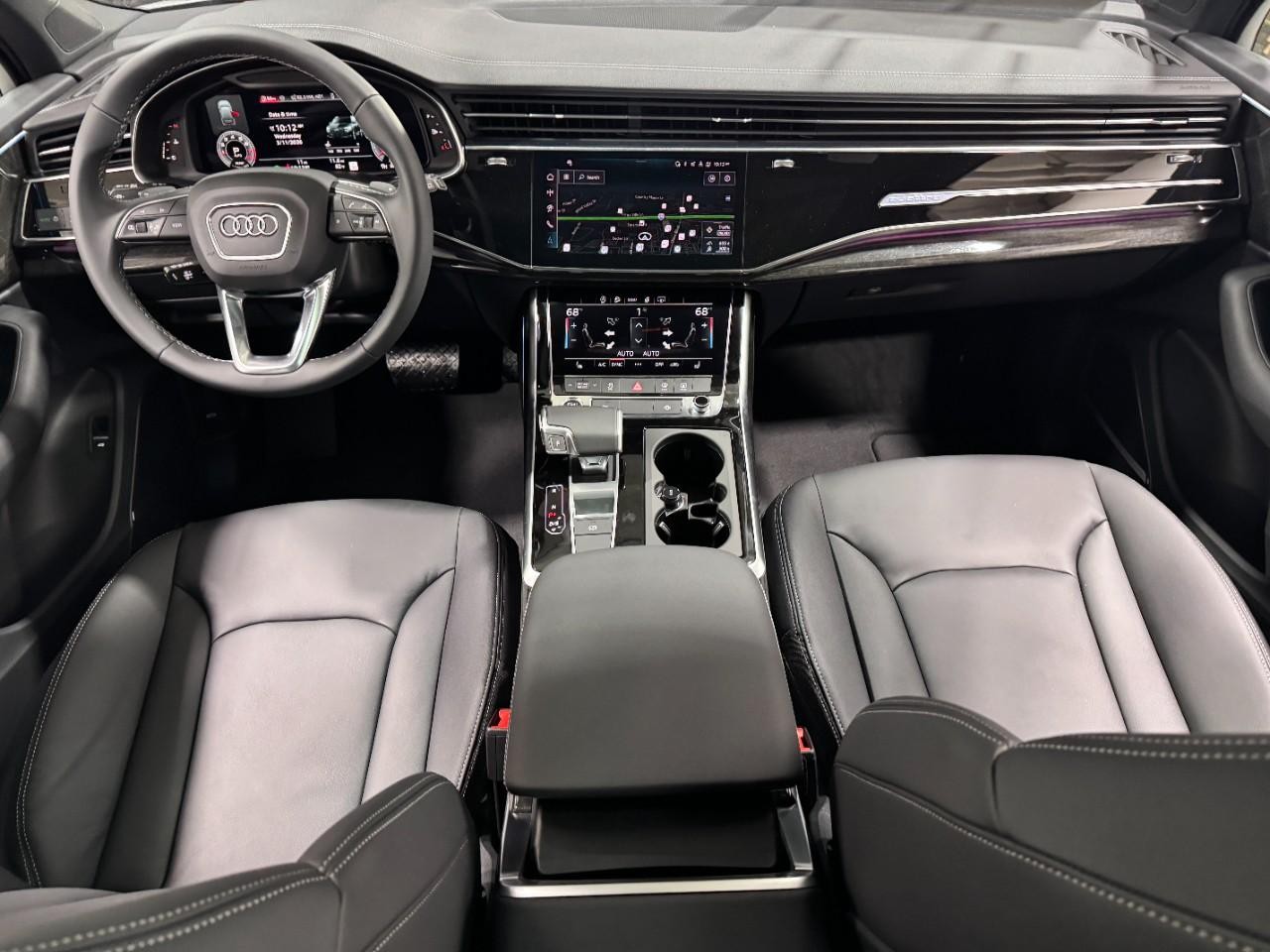 Audi Q7 Vehicle Full-screen Gallery Image 13