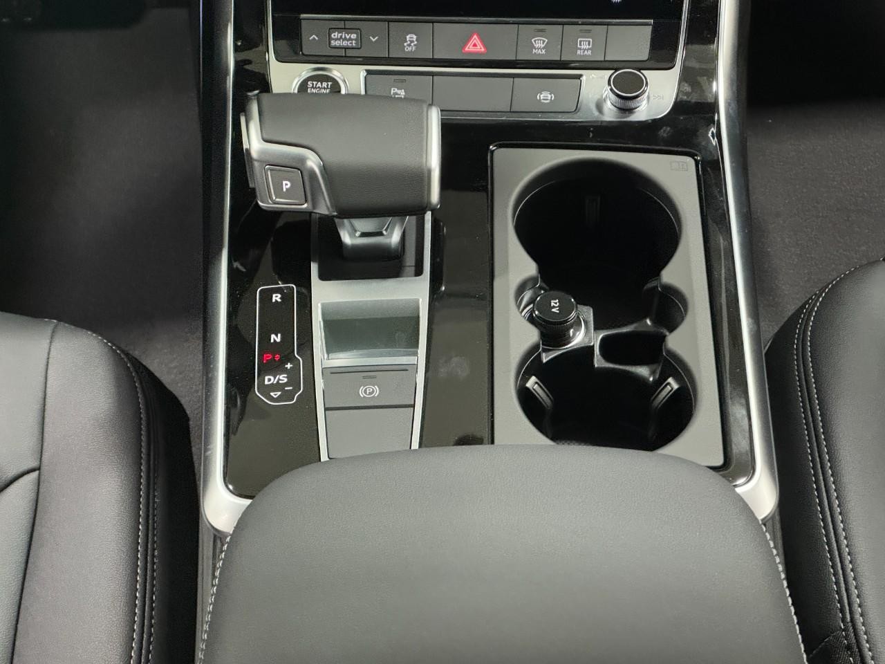 Audi Q7 Vehicle Full-screen Gallery Image 17