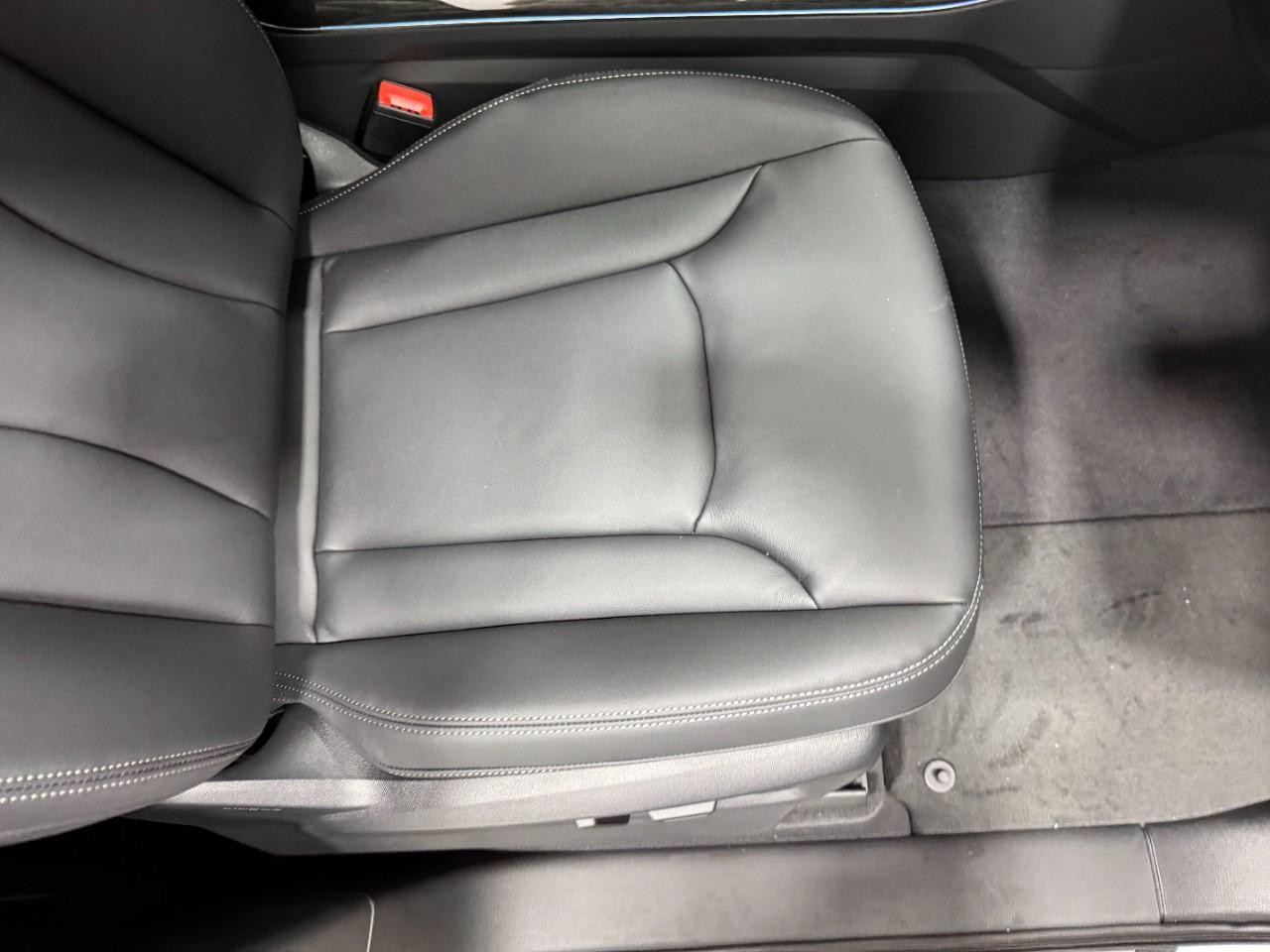 Audi Q7 Vehicle Full-screen Gallery Image 20