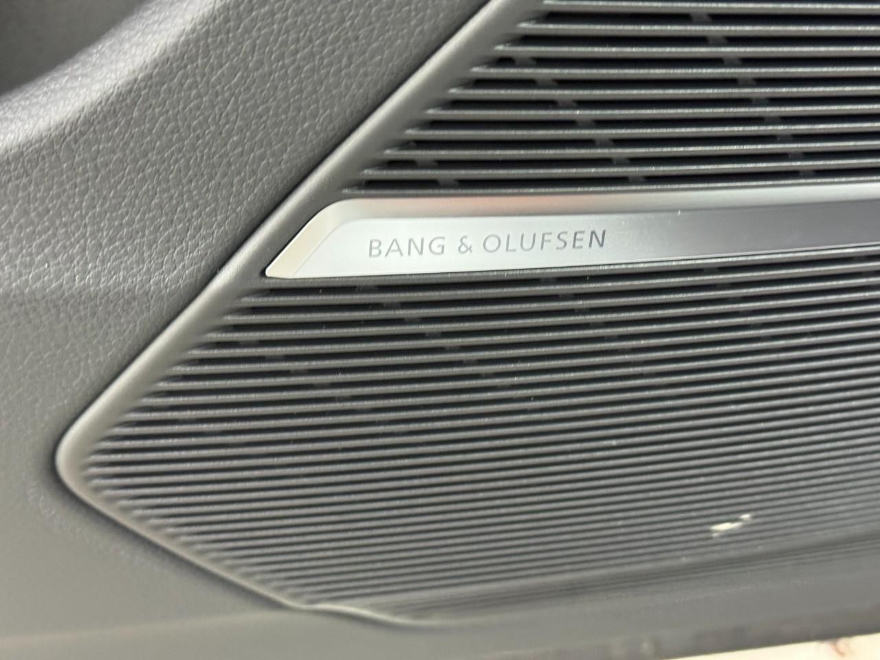 Audi Q7 Vehicle Full-screen Gallery Image 27