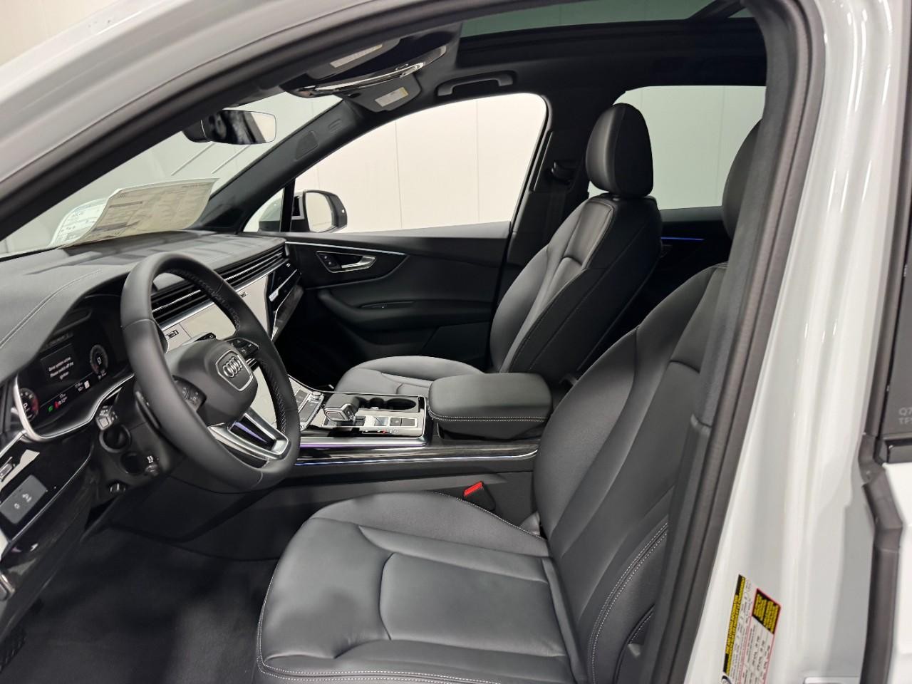 Audi Q7 Vehicle Full-screen Gallery Image 28