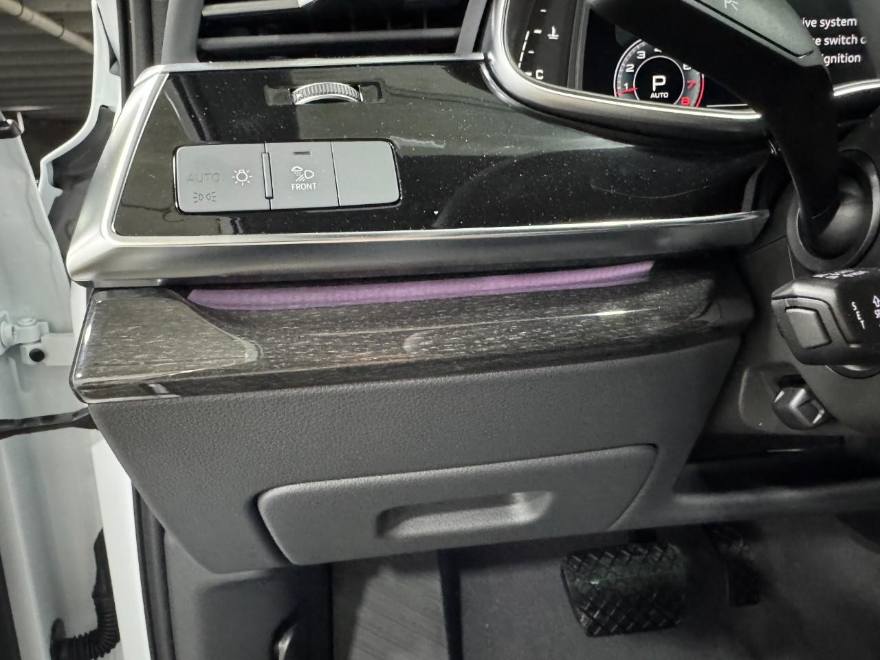 Audi Q7 Vehicle Full-screen Gallery Image 31