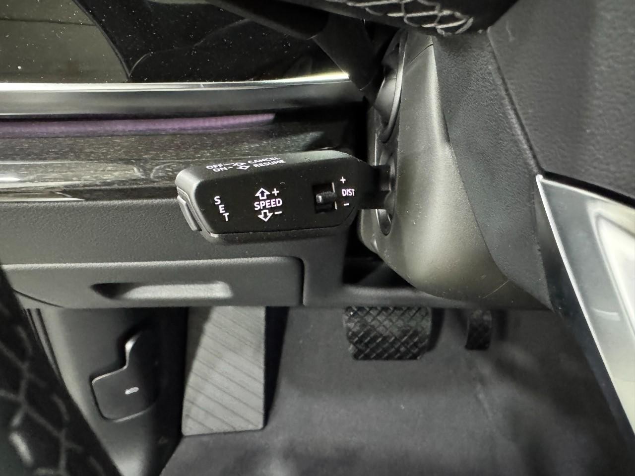 Audi Q7 Vehicle Full-screen Gallery Image 32