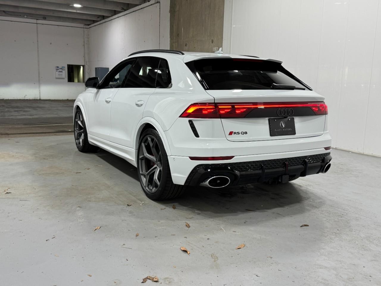 Audi RS Q8 Vehicle Full-screen Gallery Image 3
