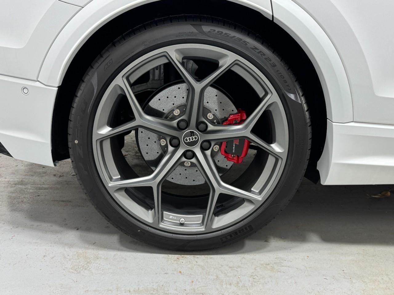 Audi RS Q8 Vehicle Full-screen Gallery Image 5