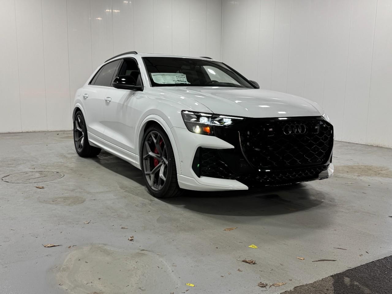 Audi RS Q8 Vehicle Full-screen Gallery Image 6