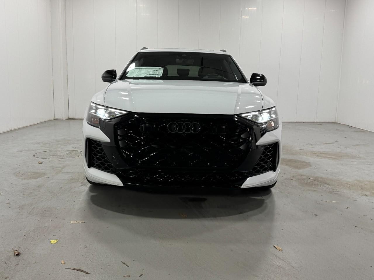 Audi RS Q8 Vehicle Full-screen Gallery Image 7