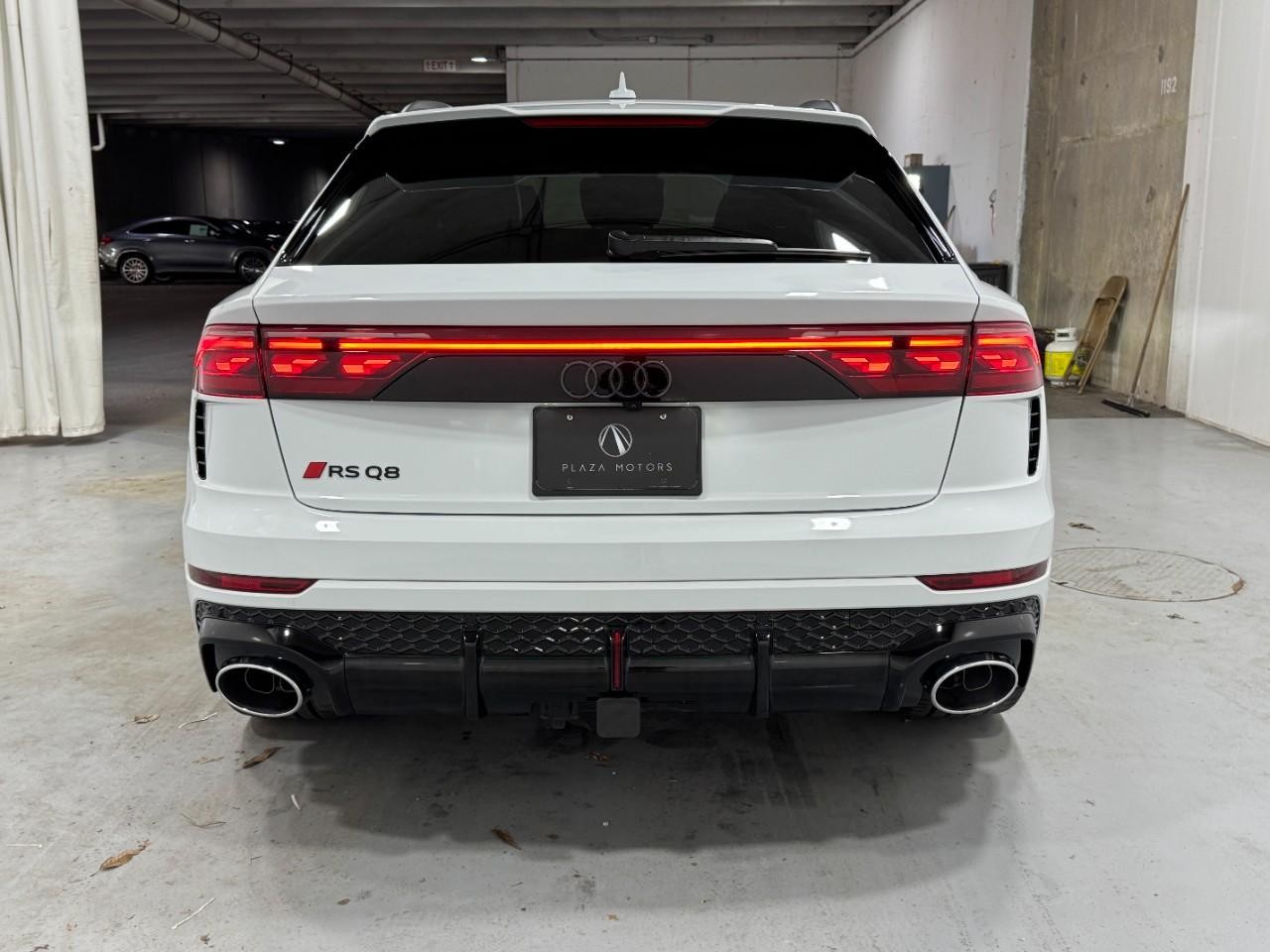 Audi RS Q8 Vehicle Full-screen Gallery Image 9