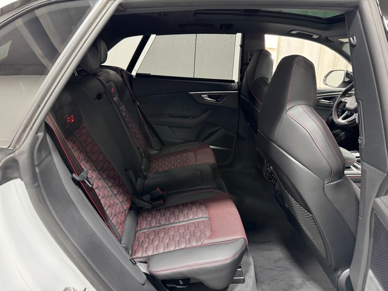 Audi RS Q8 Vehicle Full-screen Gallery Image 10