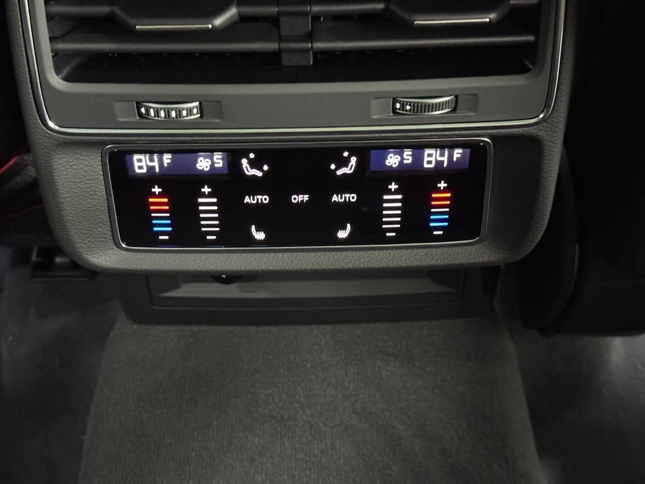 Audi RS Q8 Vehicle Full-screen Gallery Image 11