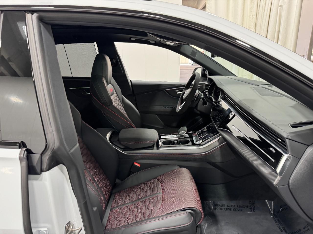 Audi RS Q8 Vehicle Full-screen Gallery Image 19