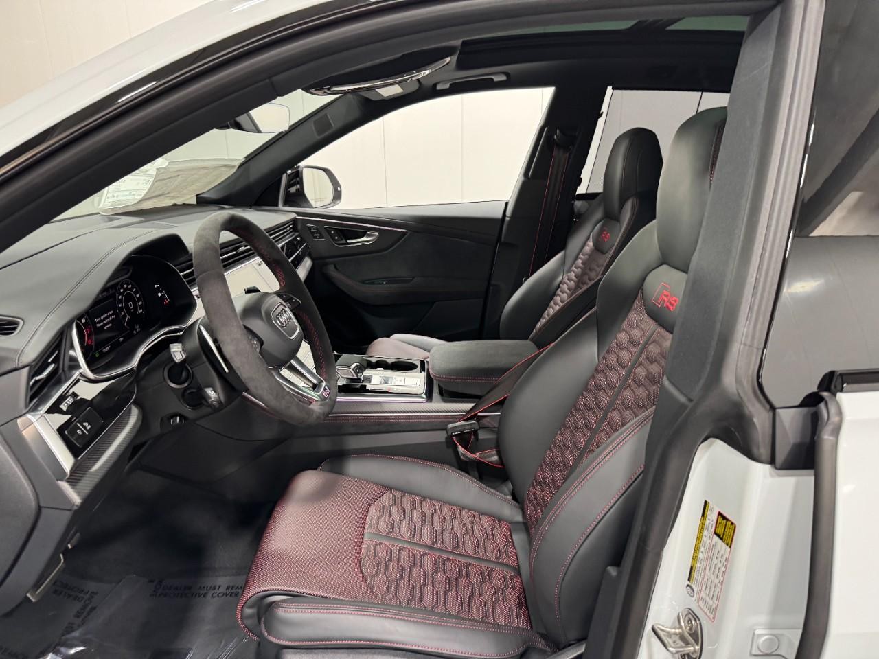 Audi RS Q8 Vehicle Full-screen Gallery Image 28