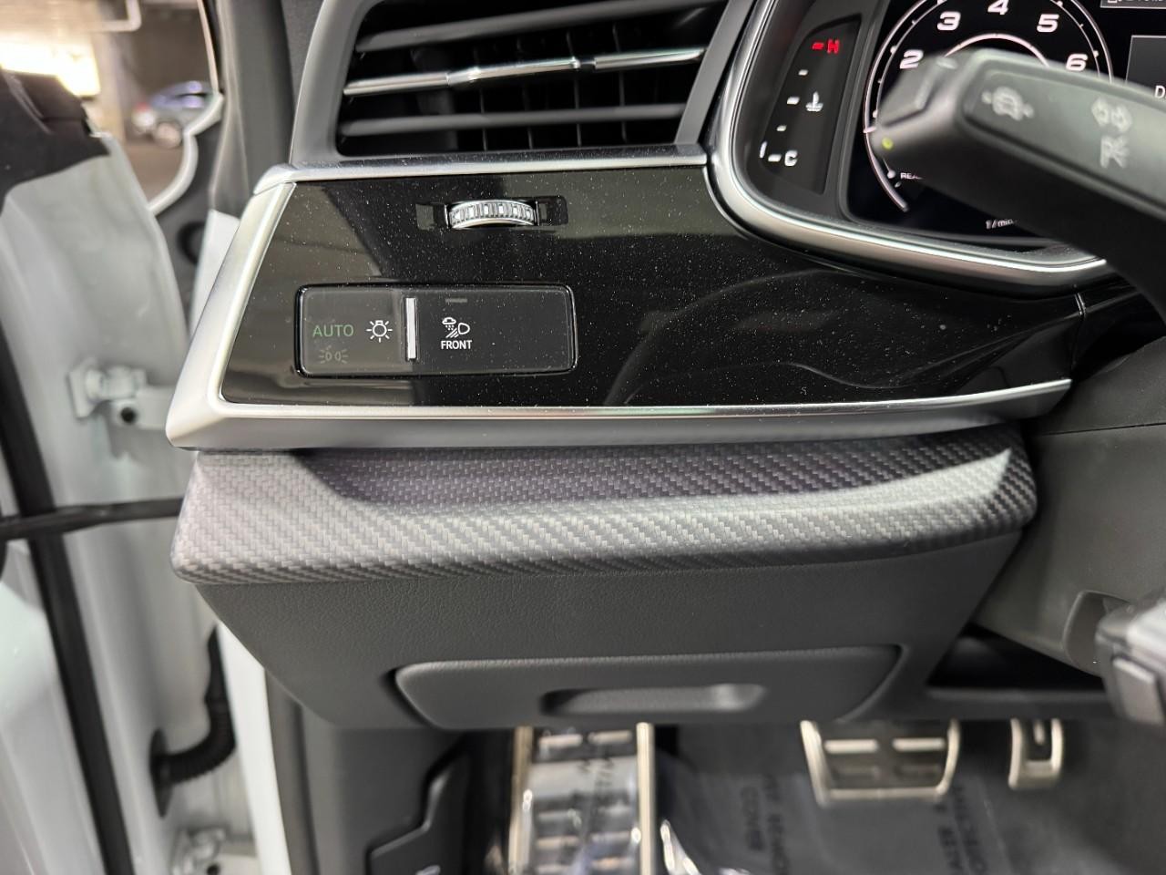 Audi RS Q8 Vehicle Full-screen Gallery Image 31