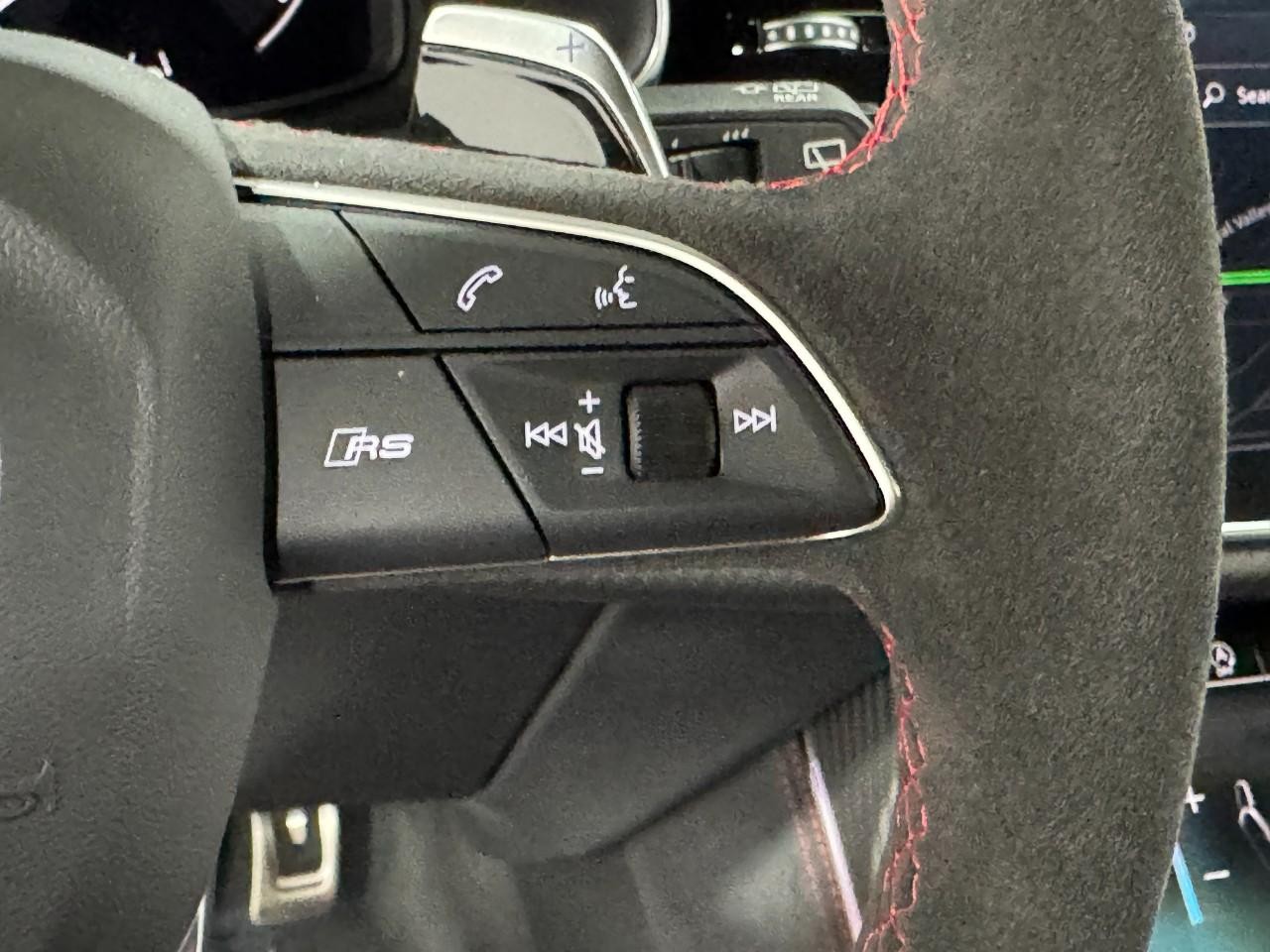 Audi RS Q8 Vehicle Full-screen Gallery Image 34
