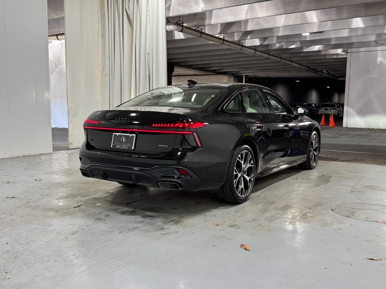 Audi A6 Sedan Vehicle Full-screen Gallery Image 4