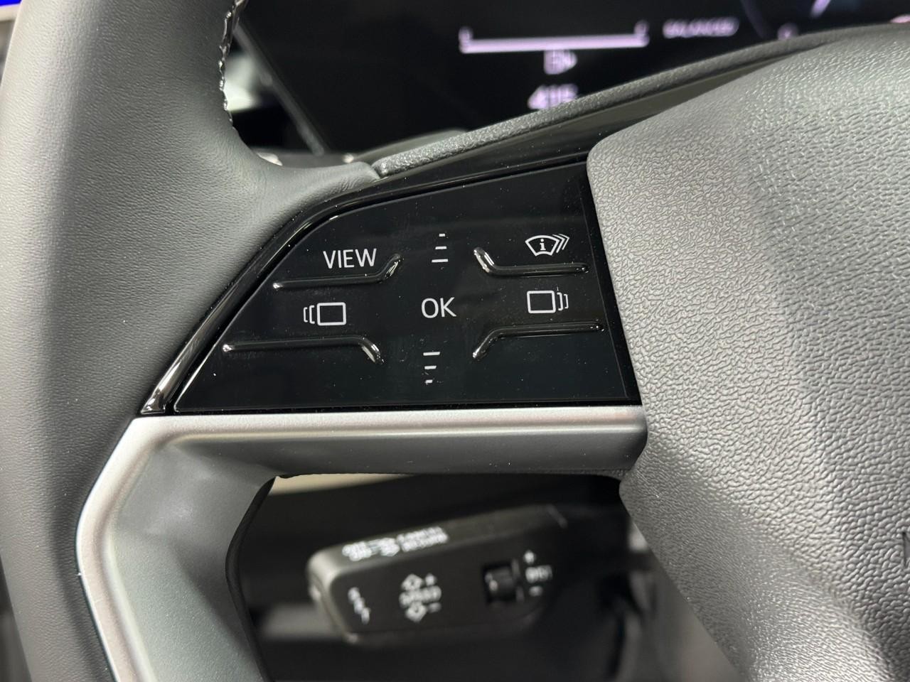 Audi A6 Sedan Vehicle Full-screen Gallery Image 29