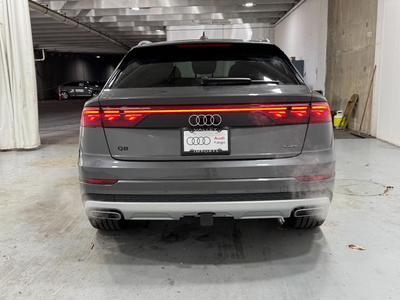 Audi Q8 Vehicle Full-screen Gallery Image 9