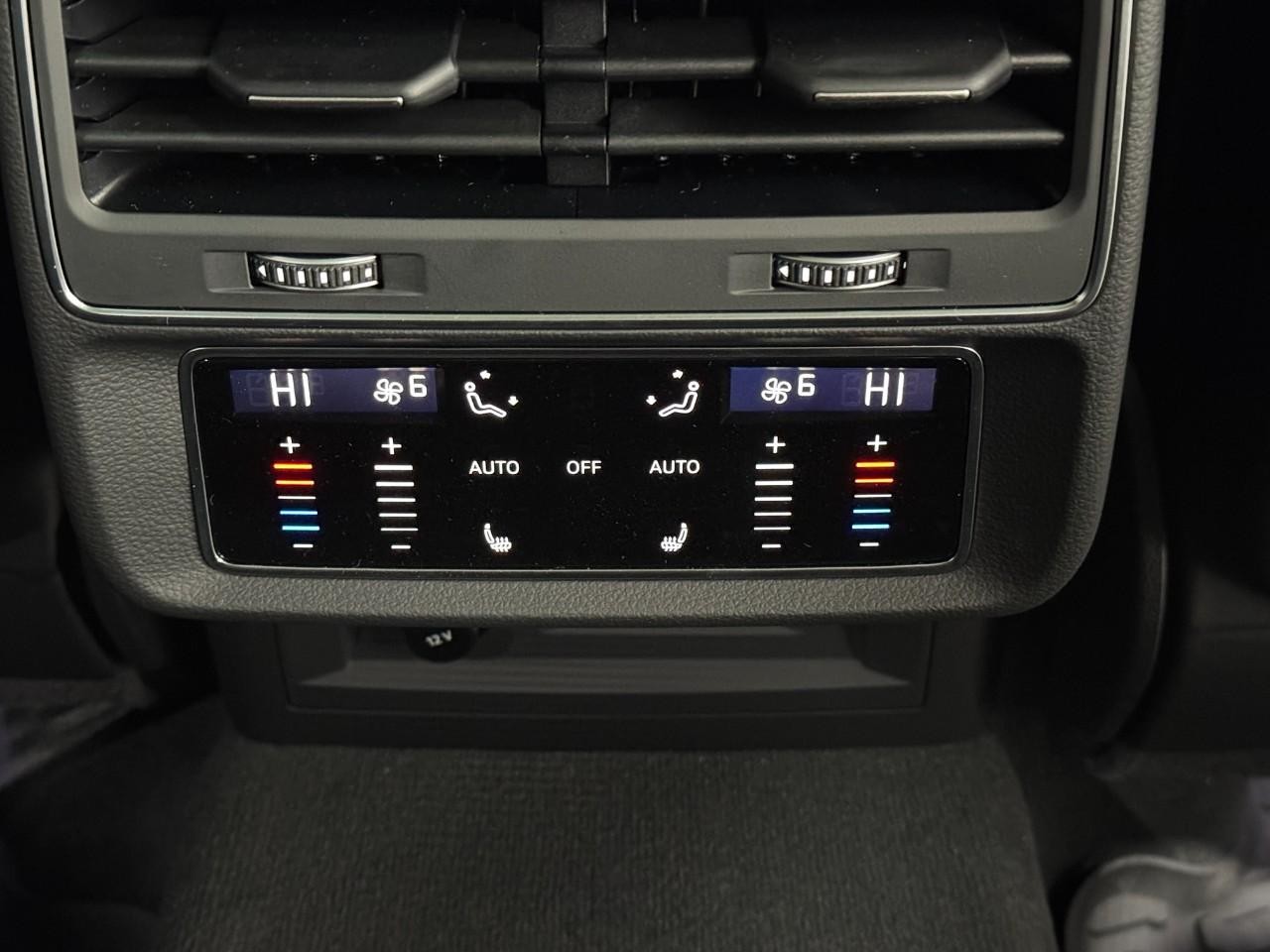 Audi Q8 Vehicle Full-screen Gallery Image 11