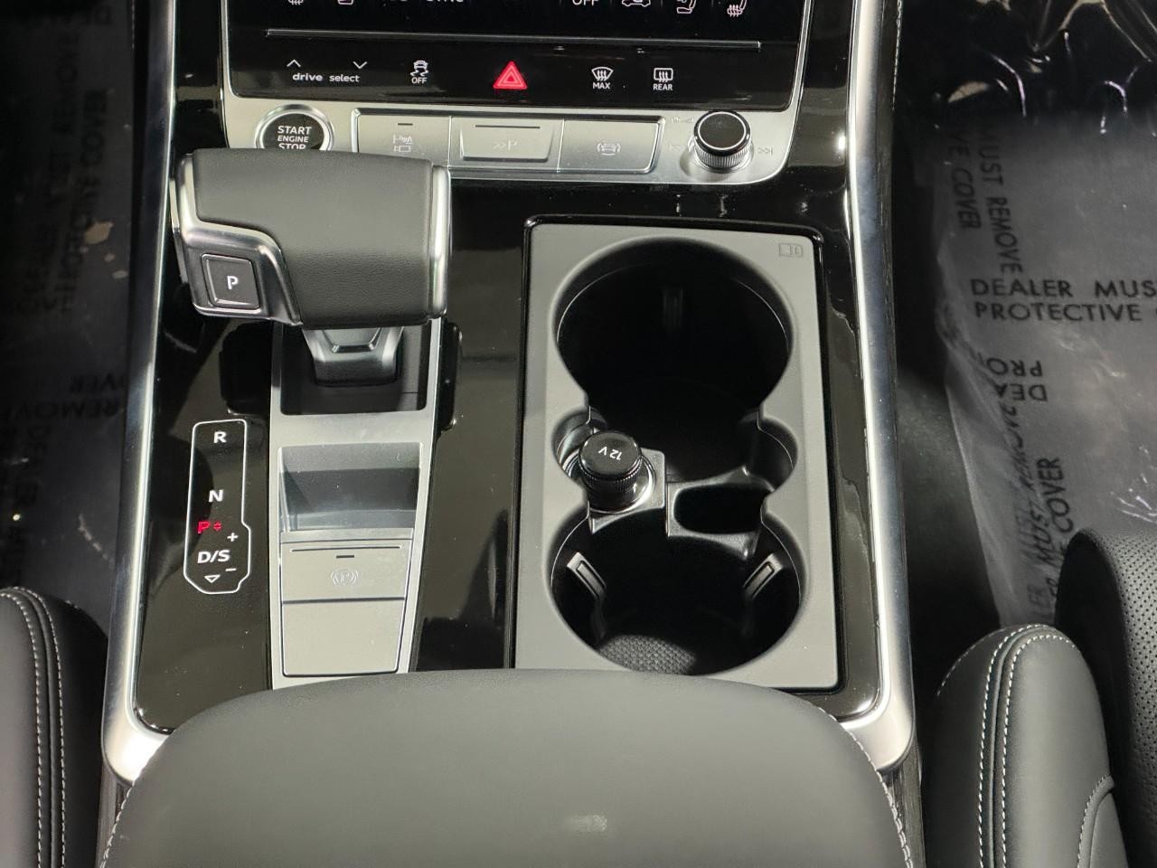 Audi Q8 Vehicle Full-screen Gallery Image 17