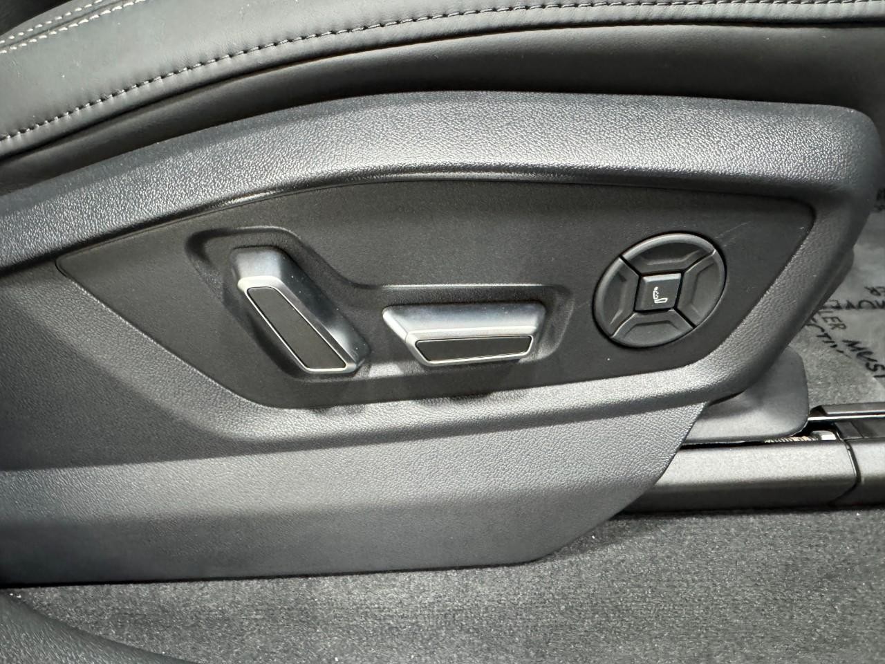 Audi Q8 Vehicle Full-screen Gallery Image 21