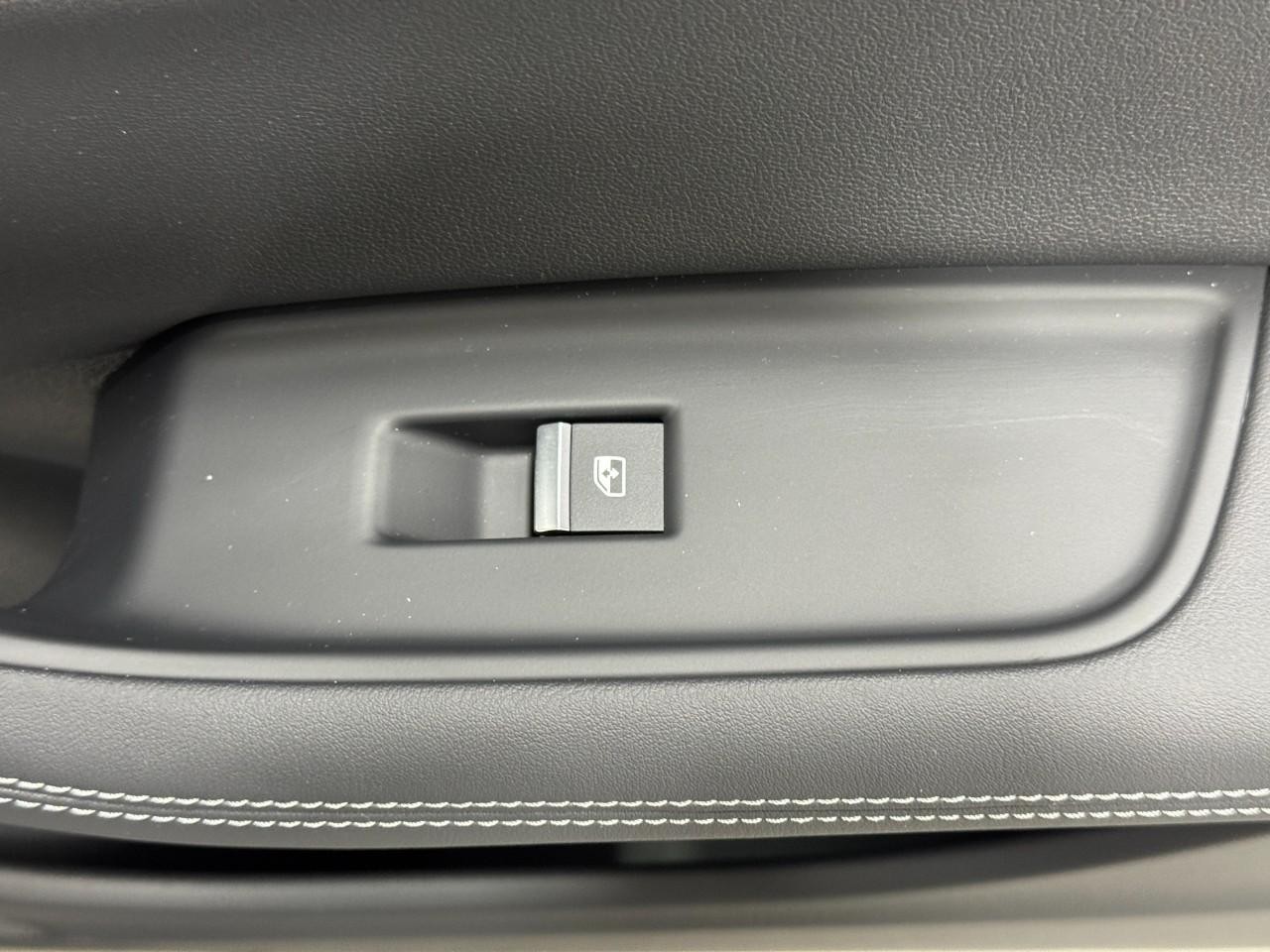 Audi Q8 Vehicle Full-screen Gallery Image 23