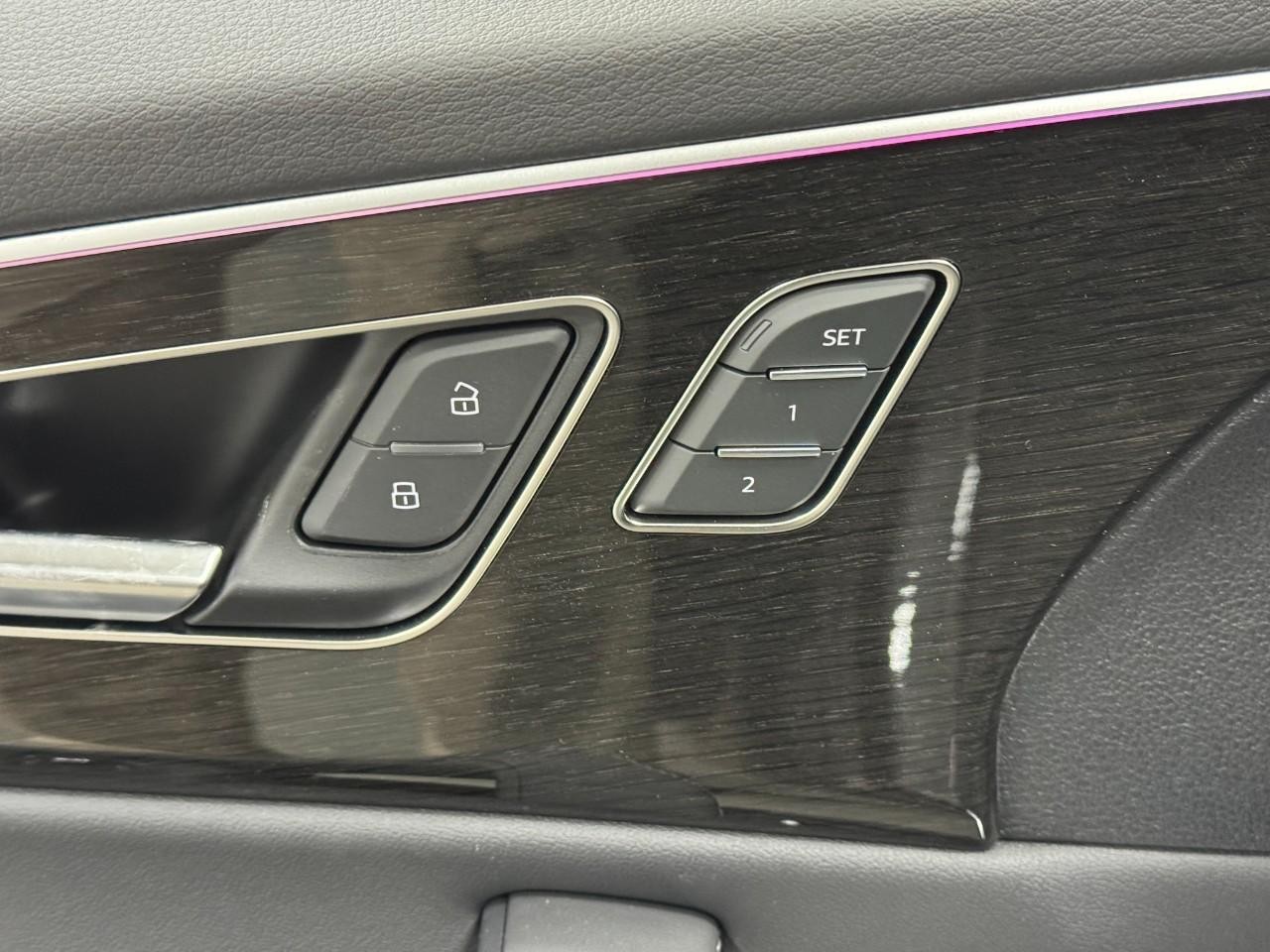 Audi Q8 Vehicle Full-screen Gallery Image 24