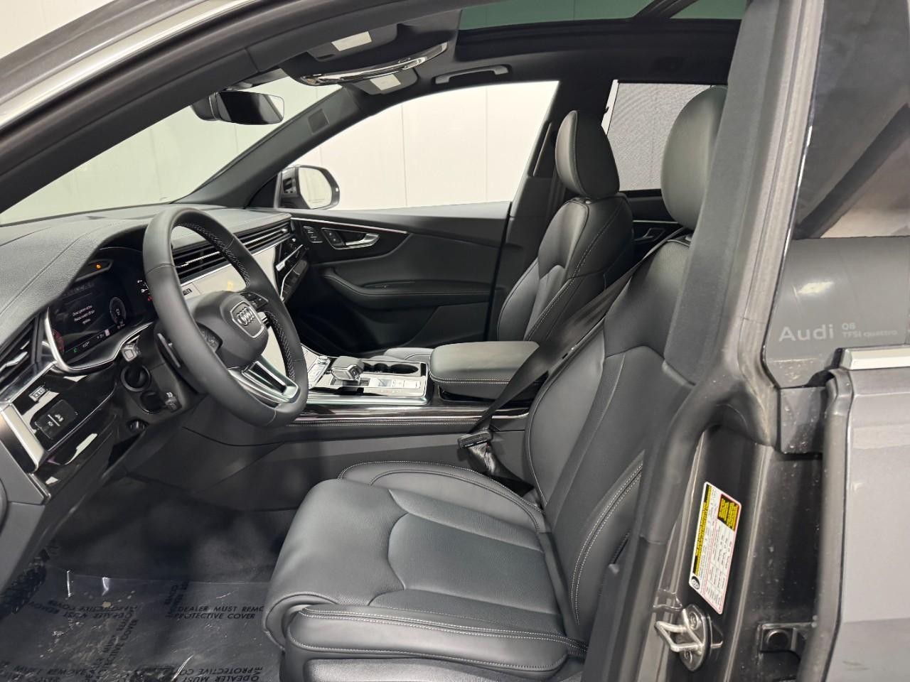 Audi Q8 Vehicle Full-screen Gallery Image 28