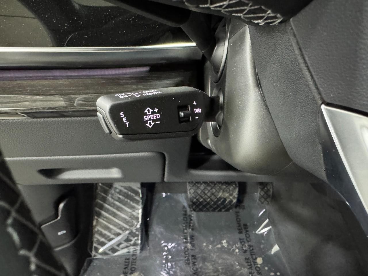 Audi Q8 Vehicle Full-screen Gallery Image 32
