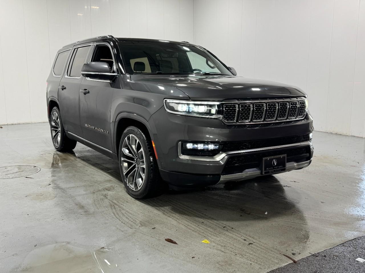 Jeep Grand Wagoneer Vehicle Full-screen Gallery Image 6