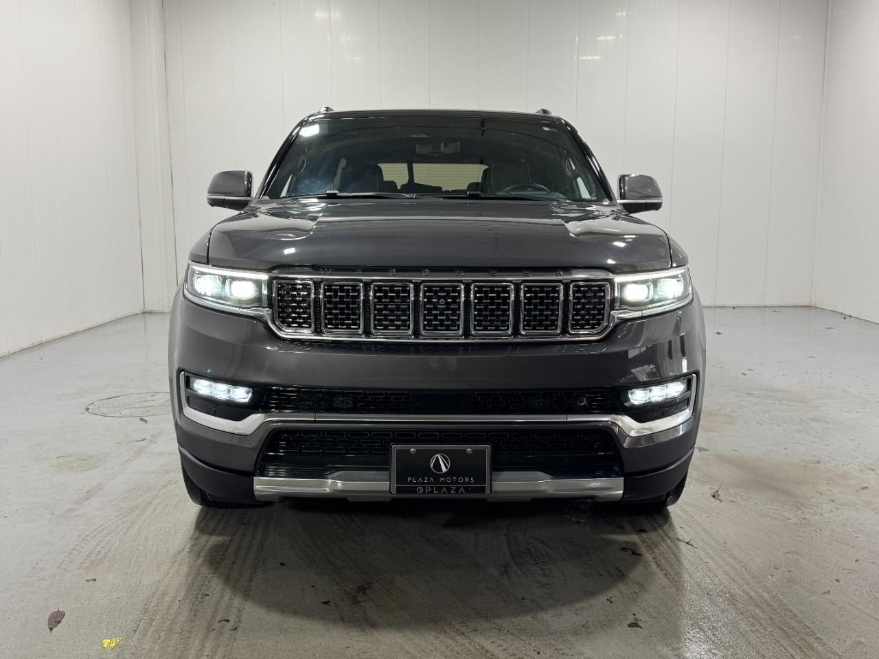 Jeep Grand Wagoneer Vehicle Full-screen Gallery Image 7