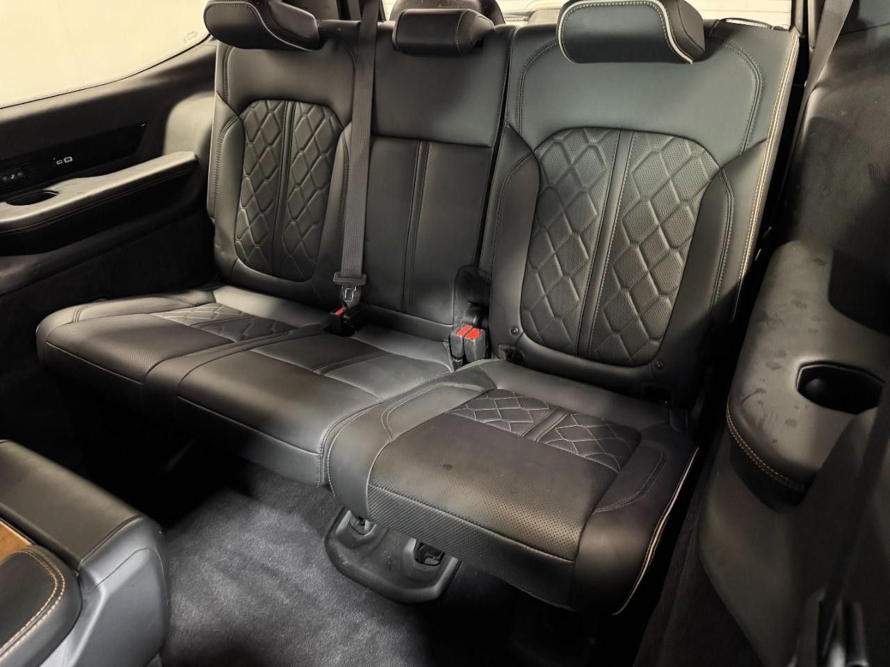 Jeep Grand Wagoneer Vehicle Full-screen Gallery Image 8