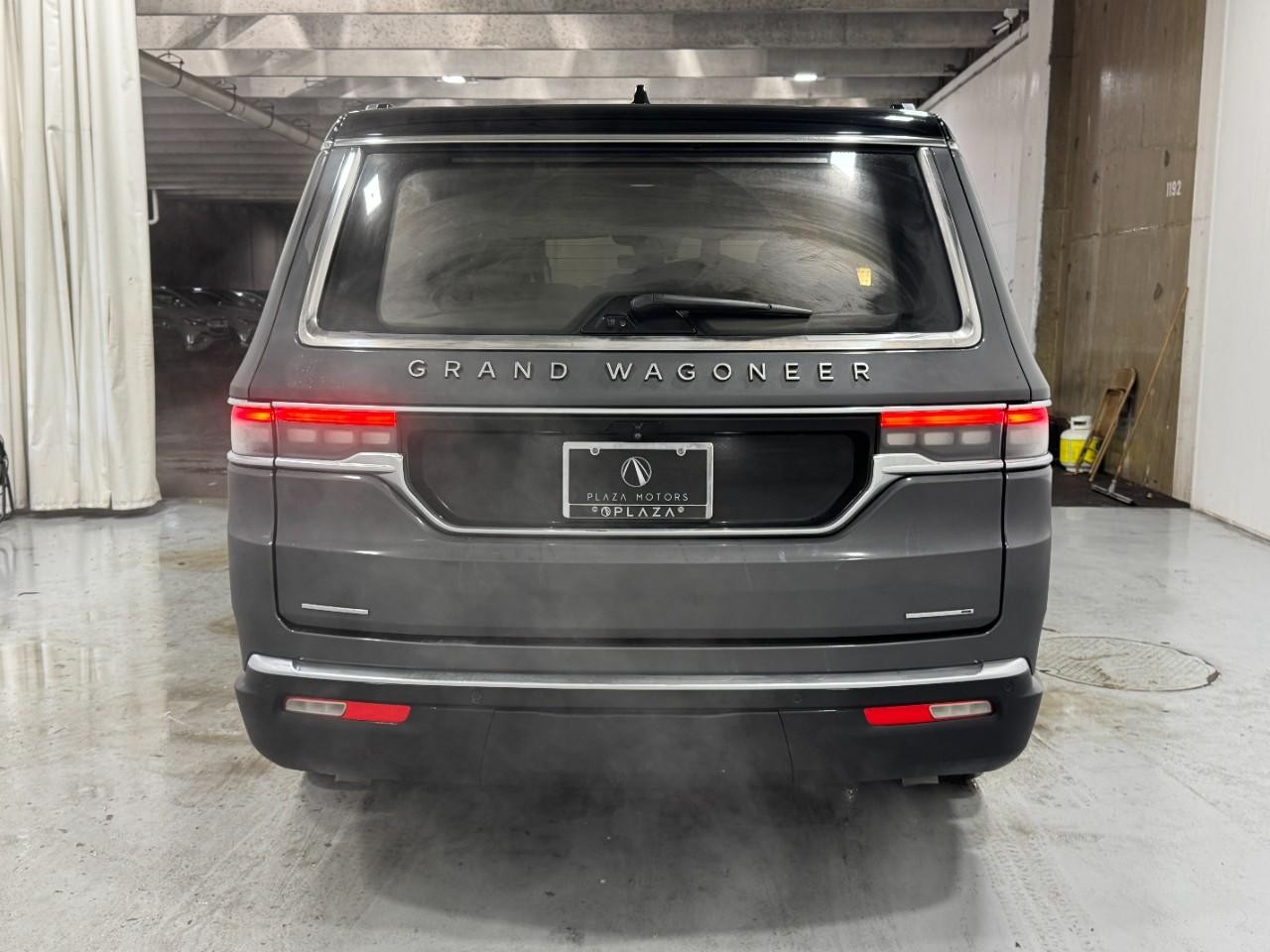 Jeep Grand Wagoneer Vehicle Full-screen Gallery Image 10