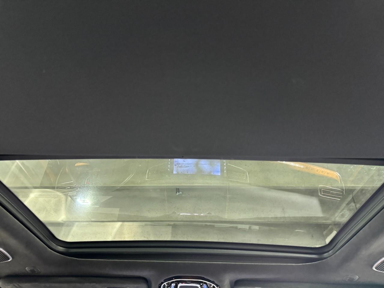 Jeep Grand Wagoneer Vehicle Full-screen Gallery Image 15