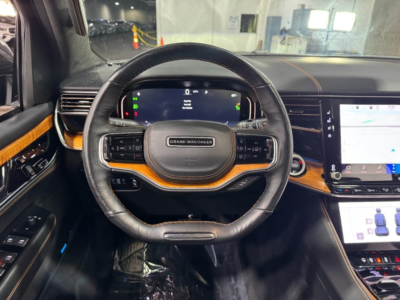 Jeep Grand Wagoneer Vehicle Full-screen Gallery Image 17