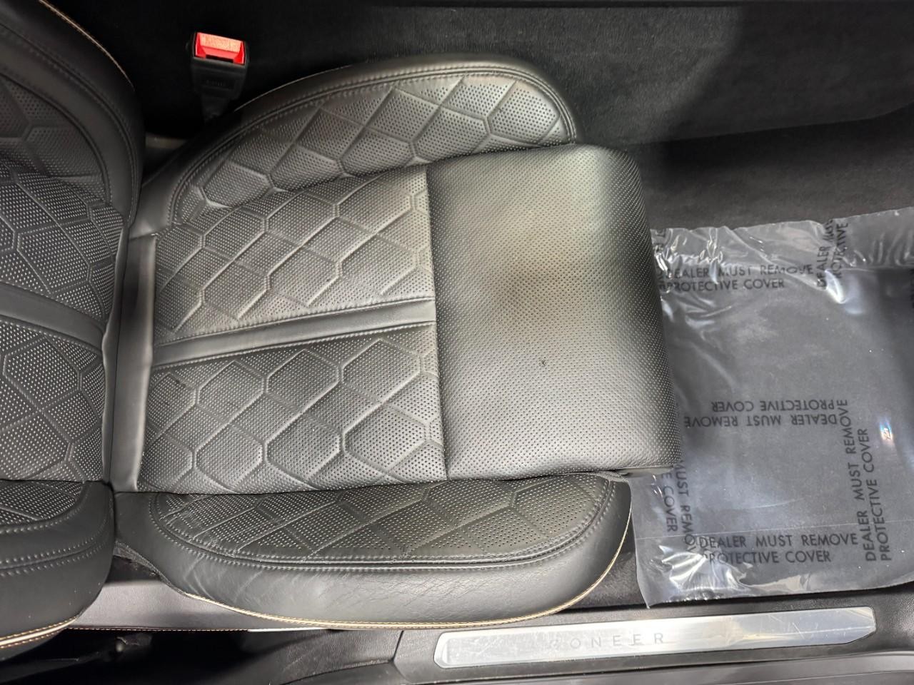 Jeep Grand Wagoneer Vehicle Full-screen Gallery Image 23