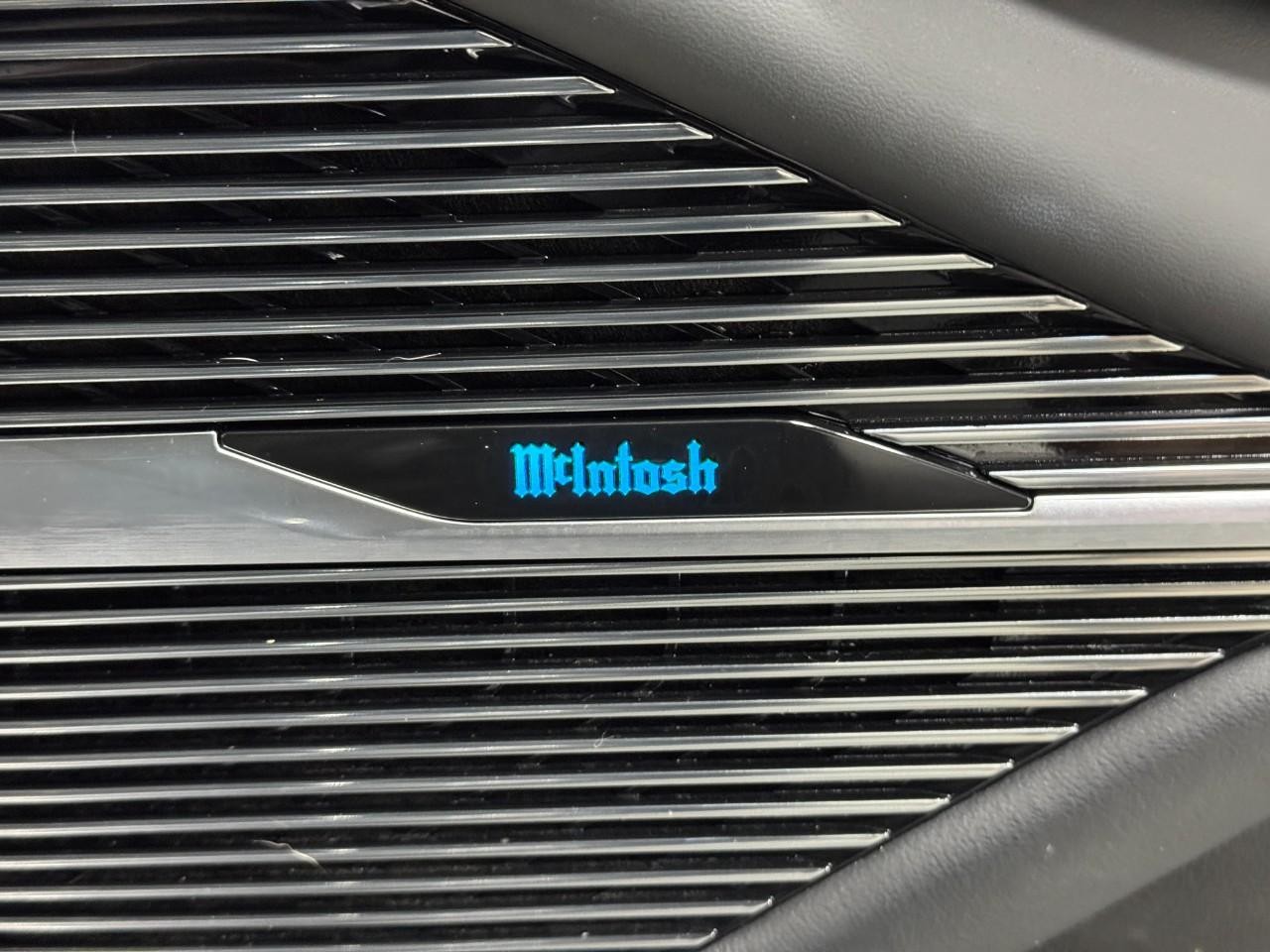 Jeep Grand Wagoneer Vehicle Full-screen Gallery Image 26