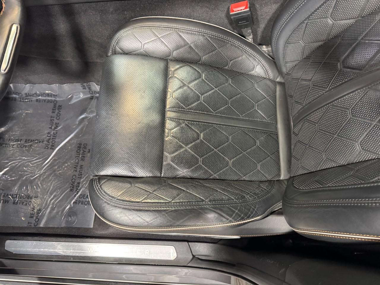 Jeep Grand Wagoneer Vehicle Full-screen Gallery Image 31