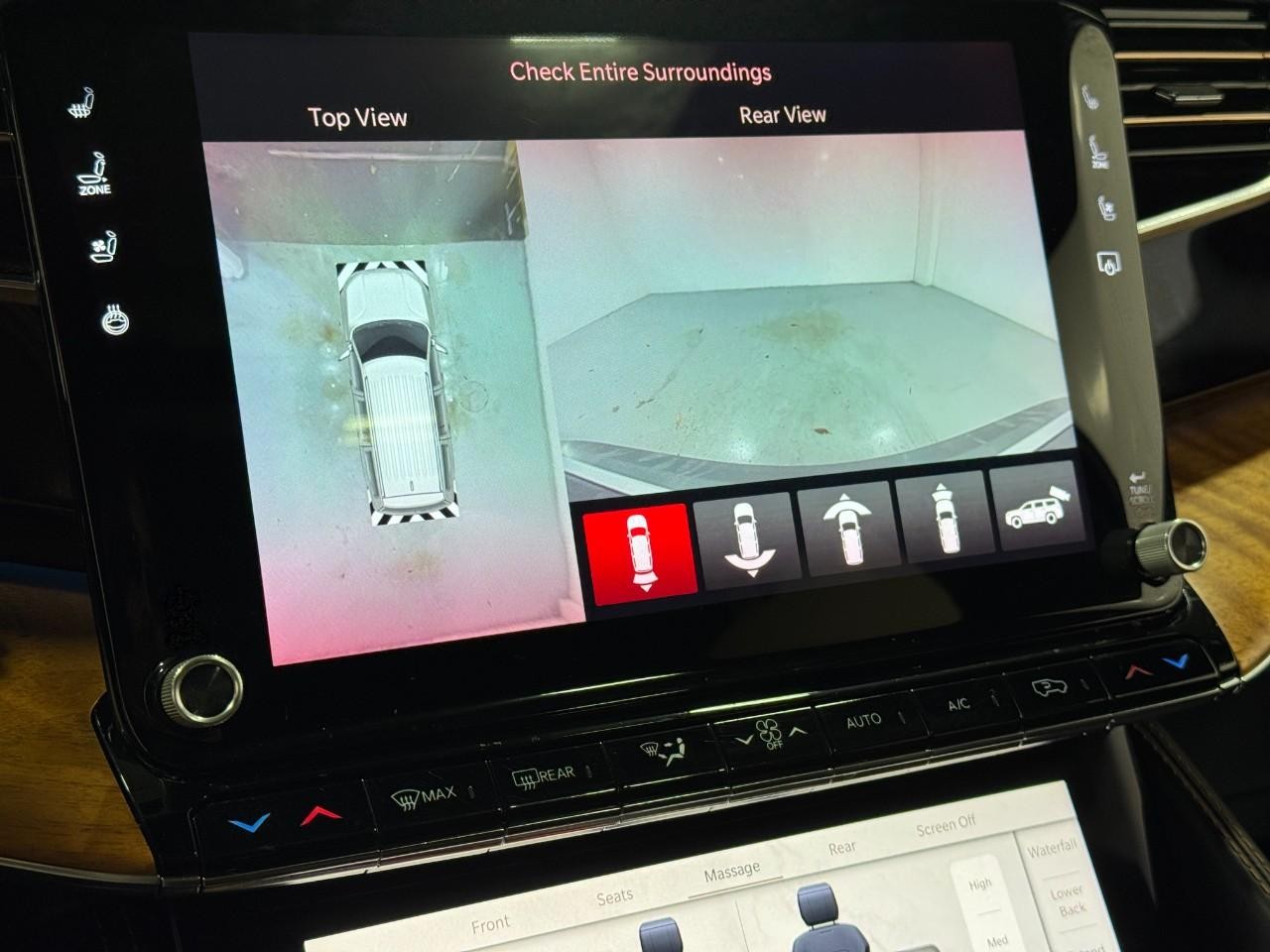 Jeep Grand Wagoneer Vehicle Full-screen Gallery Image 36